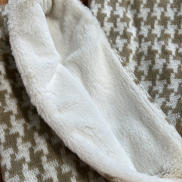 Joan Rivers Infinity Scarf - Picture 3 of 3